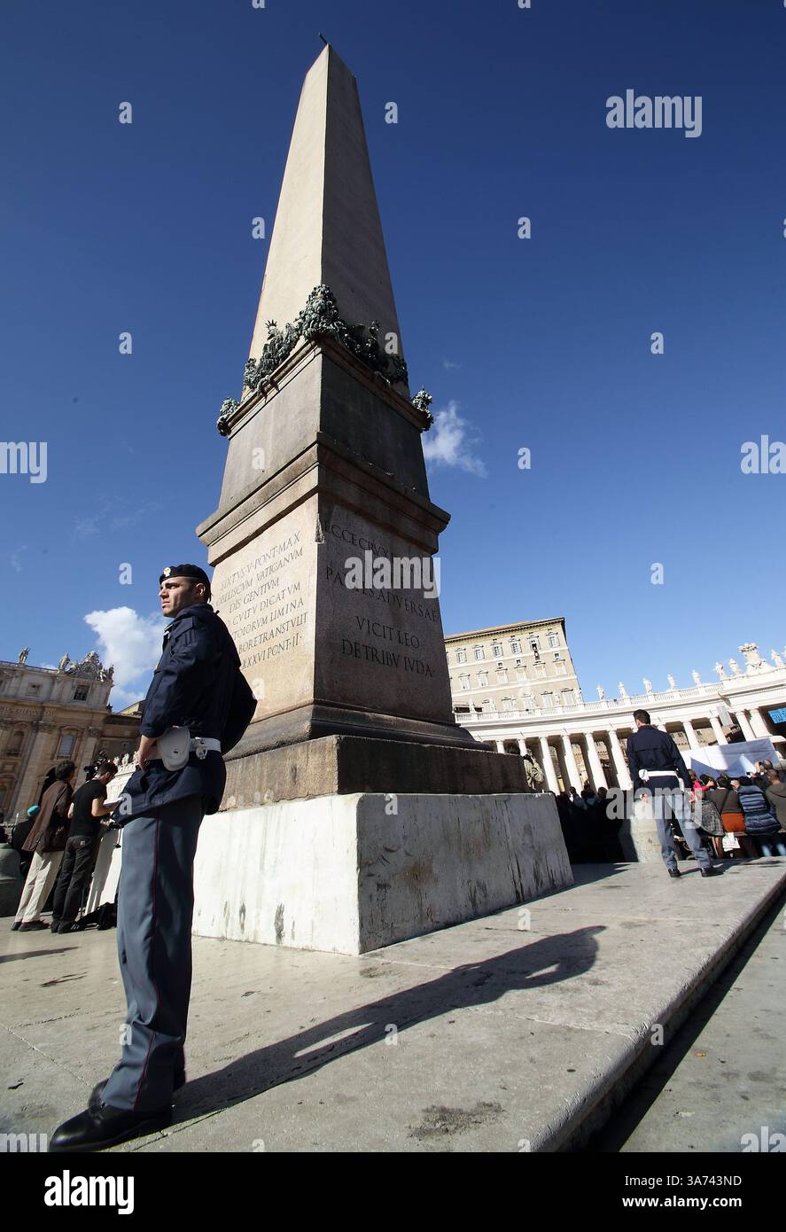 16 novembre 2014 - Stato della città del Vaticano (Santa sede) - polizia italiana durante la preghiera dell'Angelus di Papa Francesco in Piazza San Pietro in Vaticano. (Immagine di credito: © Evandro Inetti/ZUMA Wire) Foto Stock