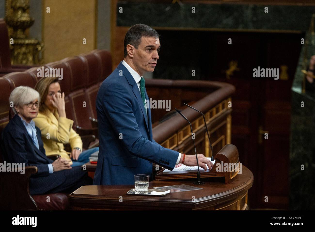 Madrid, Spagna. 26 marzo 2025. Pedro Sánchez, Presidente del governo spagnolo, interviene durante un'apparizione davanti al Congresso dei deputati per riferire sul nuovo panorama geopolitico dell'Unione europea e sulle conclusioni del Consiglio europeo tenutosi il 20 marzo a Bruxelles. Credito: SOPA Images Limited/Alamy Live News Foto Stock