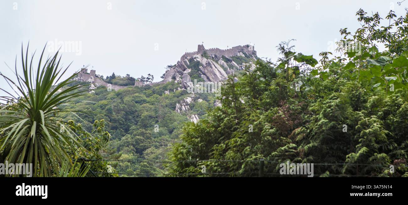 Castello dei Mori di Sintra, Portogallo. Principale destinazione turistica della regione della grande Lisbona Foto Stock