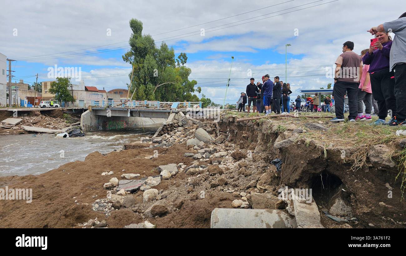 7 marzo 2025. Bahía Blanca, Buenos Aires, Argentina, subisce tragiche inondazioni, lasciando la città distrutta. Foto Stock