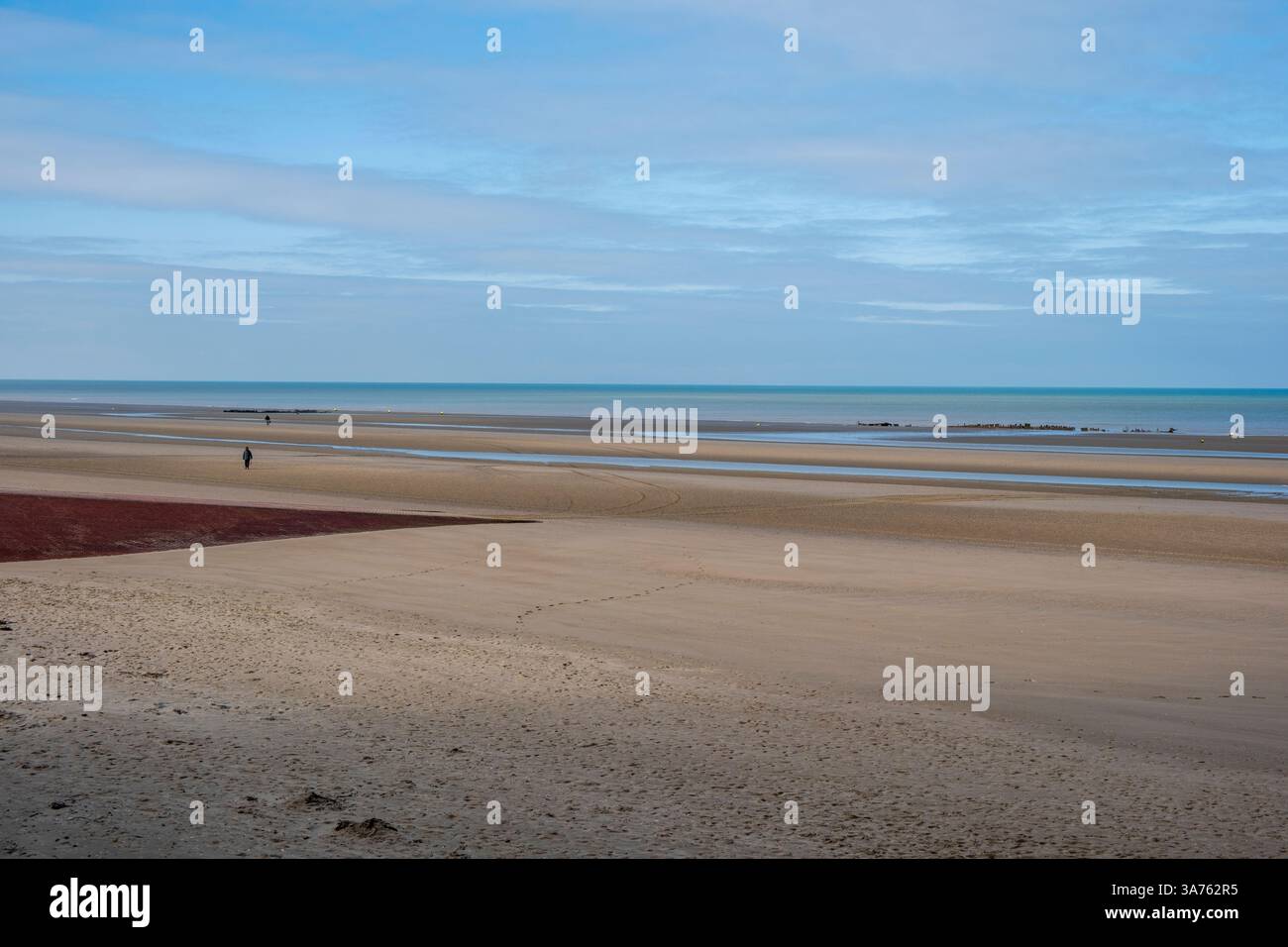 Spiaggia di Bray Dunesat bassa marea, dove l’evacuazione degli Alleati è avvenuta da Dunkerque nel maggio/giugno 1940, Foto Stock