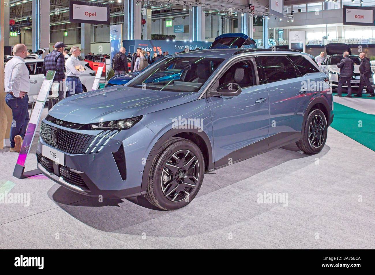 Pasila, Helsinki, Finlandia – 14 marzo. 2025: Peugeot 5008 al Salone AUTO 25 e Mobility di Messukeskus Helsinki. Foto Stock