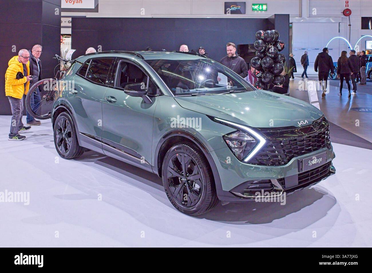 Pasila, Helsinki, Finlandia – 14 marzo. 2025: Kia Sportage PHEV 1,6 T-GDI AWD Plug-in Hybrid Edition ALL'AUTO 25 e Mobility Show a Messukeskus Foto Stock