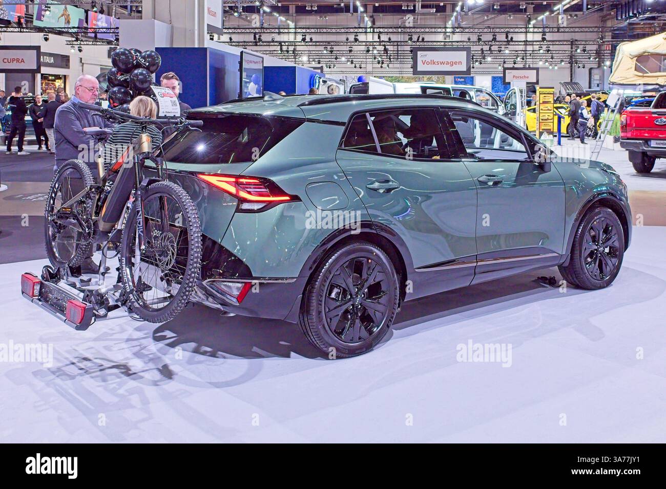 Pasila, Helsinki, Finlandia – 14 marzo. 2025: Kia Sportage PHEV 1,6 T-GDI AWD Plug-in Hybrid Edition ALL'AUTO 25 e Mobility Show a Messukeskus Foto Stock