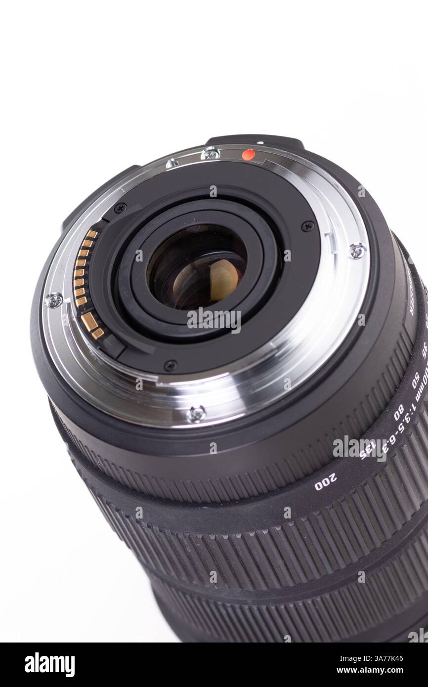 Immagine dettagliata che mostra l'intricato design di un supporto per obiettivo professionale. Perfetto per applicazioni in fotografia, discussioni tecnologiche, a. Foto Stock