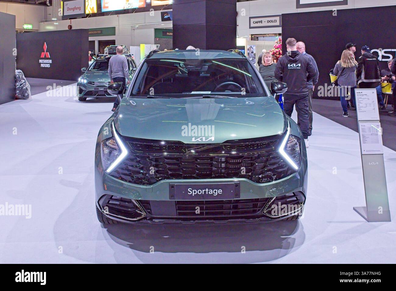 Pasila, Helsinki, Finlandia – 14 marzo. 2025: Kia Sportage PHEV 1,6 T-GDI AWD Plug-in Hybrid Edition ALL'AUTO 25 and Mobility Show. Foto Stock