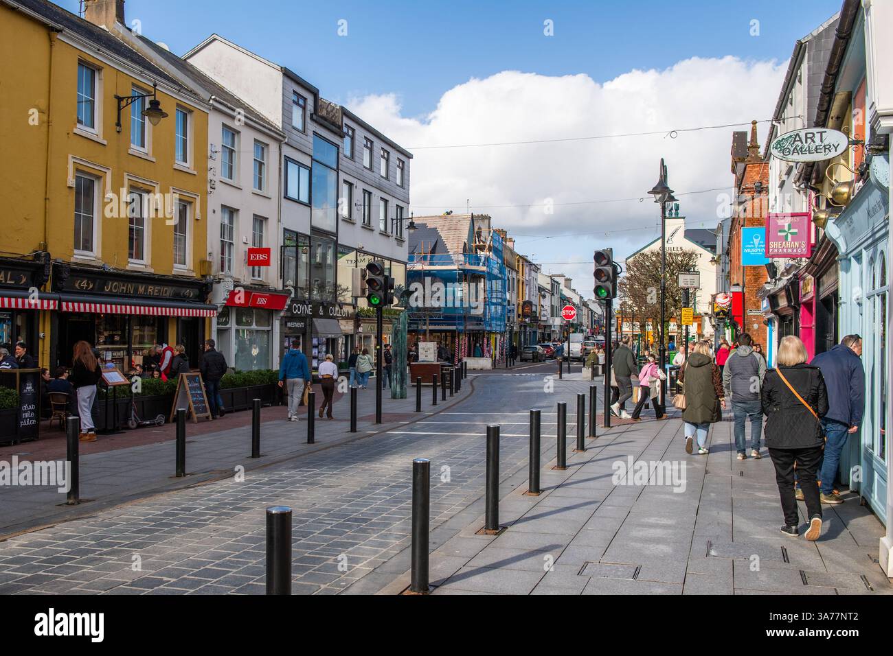 Via principale dello shopping a Killarney, Co Kerry, Irlanda. Foto Stock