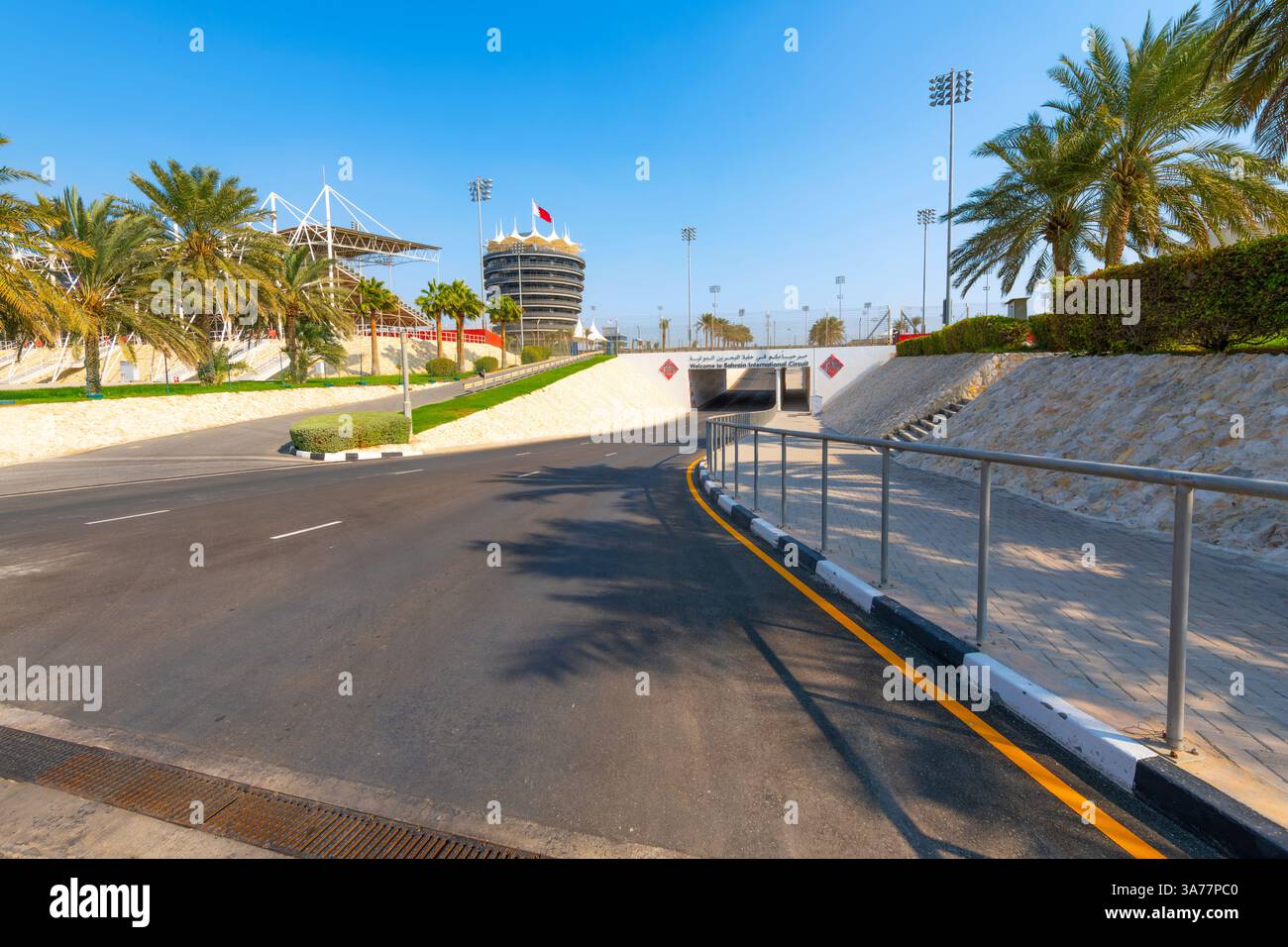 ne degli ingressi al circuito internazionale di Formula 1 del Bahrain e alla Torre VIP, a Sakhir, Bahrain. Foto Stock