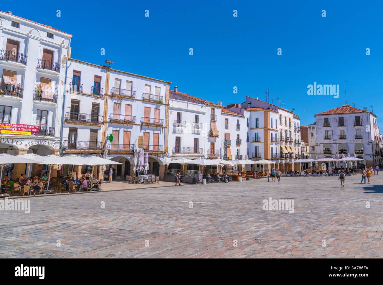 Plaza Mayor Caceres Spagna, vista sulla piazza principale della storica città patrimonio dell'umanità dell'UNESCO Foto Stock