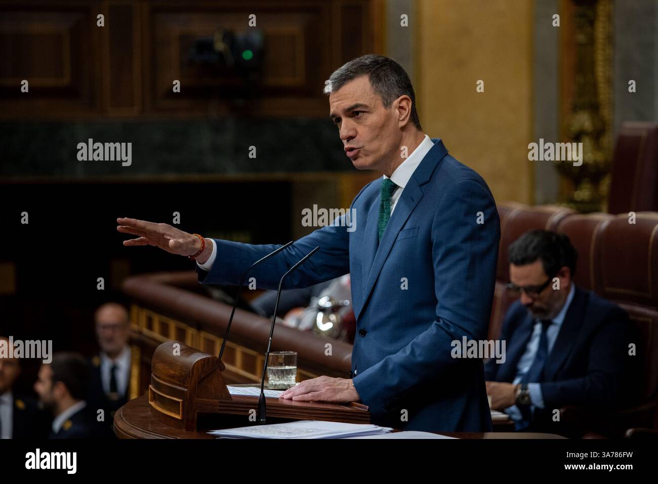 Madrid, Spagna. 26 marzo 2025. Pedro Sánchez, Presidente del governo spagnolo, interviene durante un'apparizione davanti al Congresso dei deputati per riferire sul nuovo panorama geopolitico dell'Unione europea e sulle conclusioni del Consiglio europeo tenutosi il 20 marzo a Bruxelles. Crediti: D. Canales Carvajal/Alamy Live News Foto Stock