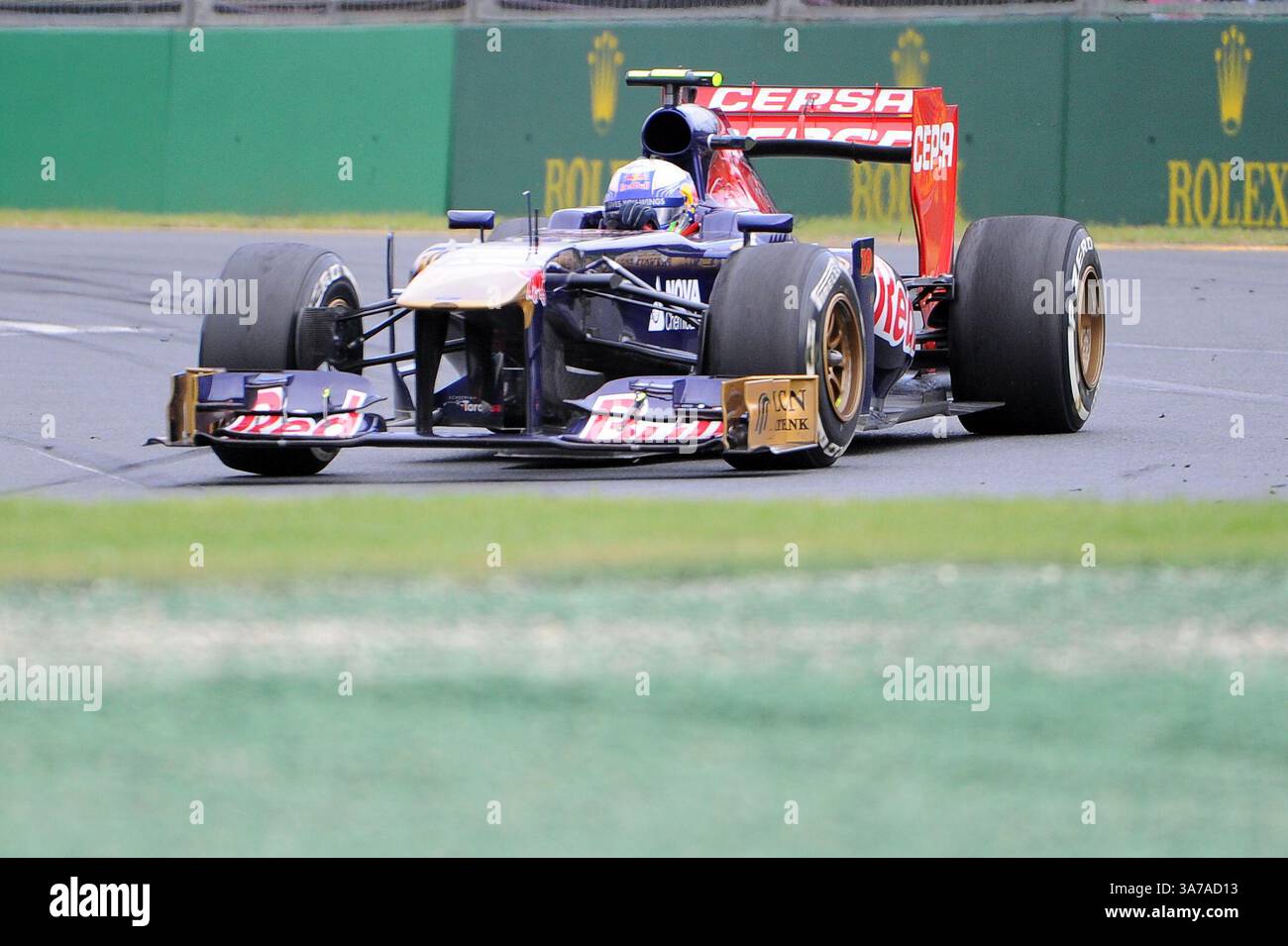 17 marzo 2013 - Melbourne, Victoria, Australia - Daniel Ricciardo (AUS) della Scuderia Torro Rosso alla guida della Ferrari 056 nel quarto giorno del Gran Premio d'Australia di Formula 1 2013, Melbourne, Australia. (Immagine di credito: © Theo Karanikos/ZUMAPRESS.com) Foto Stock