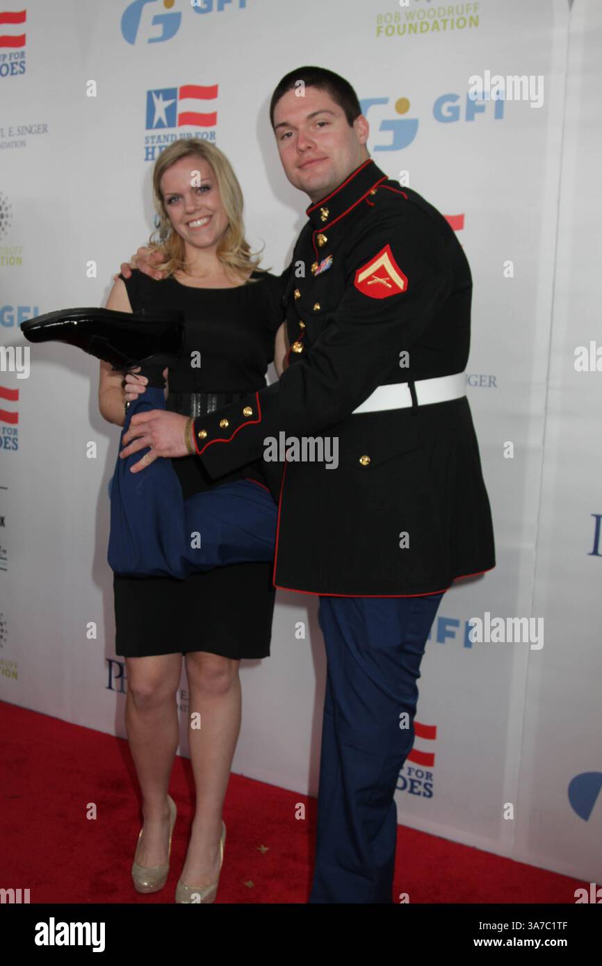 8 novembre 2012 - New York, New York, Stati Uniti - il New York Comedy Festival e la Bob Woodruff Foundation presentano la sesta edizione annuale di Stand Up for Heroes. Beacon Theater, New York. 8 novembre 2012.foto di , Photos Inc 2012.LANCE CPL. MICHAEL MARTINEZ(immagine di credito: © Sonia Moskowitz/Globe Photos/ZUMAPRESS.com) Foto Stock