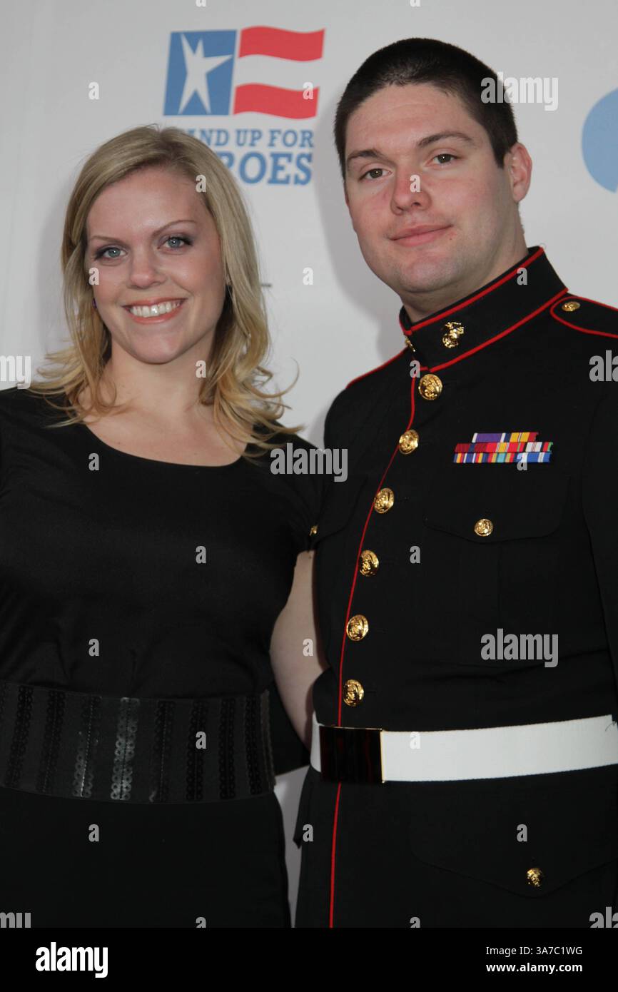 8 novembre 2012 - New York, New York, Stati Uniti - il New York Comedy Festival e la Bob Woodruff Foundation presentano la sesta edizione annuale di Stand Up for Heroes. Beacon Theater, New York. 8 novembre 2012.foto di , Photos Inc 2012.LANCE CPL. MICHAEL MARTINEZ(immagine di credito: © Sonia Moskowitz/Globe Photos/ZUMAPRESS.com) Foto Stock