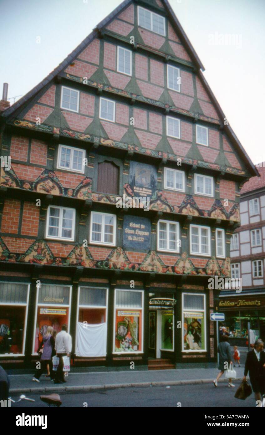Questa foto del 1979 mostra l'Hoppenhaus di celle, bassa Sassonia, Germania. Costruito nel 1532 da Simon Hoppener, l'edificio e' un bell'esempio di architettura riccamente intagliata e mezza in legno del periodo rinascimentale. Foto Stock