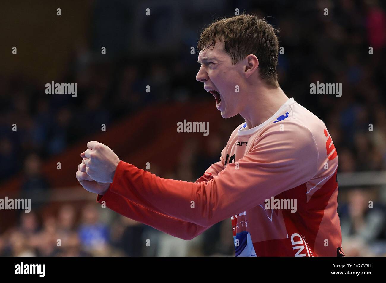 Elsenfeld, Germania. 26 marzo 2025. 2025.03.26 xJFx Elsenfeld-Untermainhalle 2. Handball-Bundesliga 2024/25, TV Großwallstadt - HSC 2000 Coburg von Links, Torwart Julian Buchele (TV Großwallstadt) jubelt crediti: dpa/Alamy Live News Foto Stock