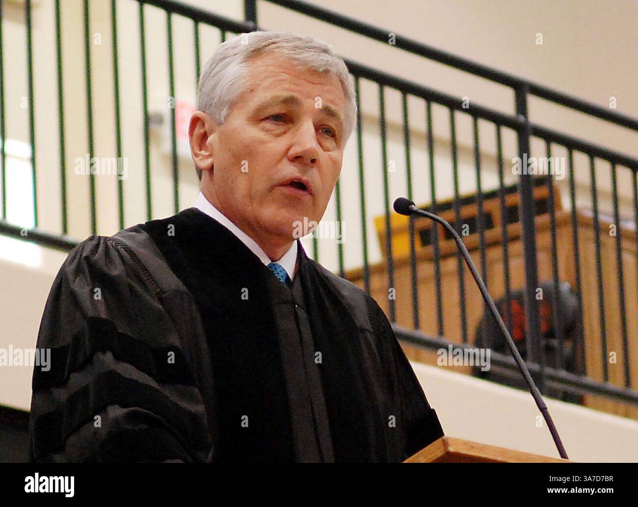 20 maggio 2007 - Fremont, Nebraska, Stati Uniti - il 7 gennaio 2013, il presidente Obama nominò Hagel come Segretario della difesa. La nomina ha qualche opposizione da entrambe le parti dello spettro politico. NELLA FOTO: Il senatore degli Stati Uniti Chuck Hagel ha parlato con la classe di laurea del Midland Lutheran College del 2007, sabato pomeriggio al MLC Center for Conferencing and Athletics. (Immagine di credito: © Chris Bristol/Lincoln Journal Star/ZUMAPRESS.com) Foto Stock