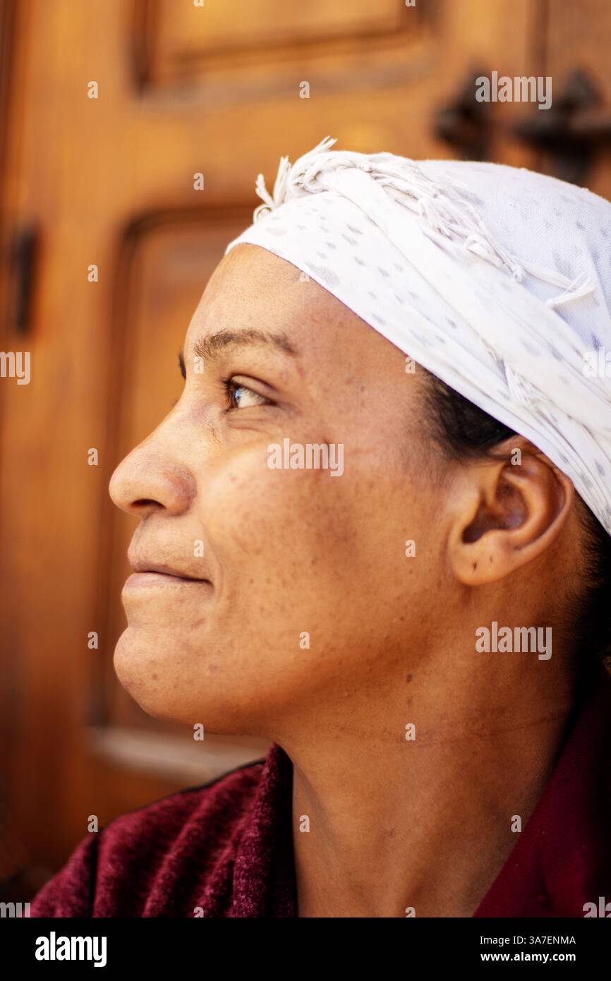 MARRAKECH, MAROCCO - 20 MAGGIO 2024 vendita di sale nel mercato del souk nella medina Foto Stock