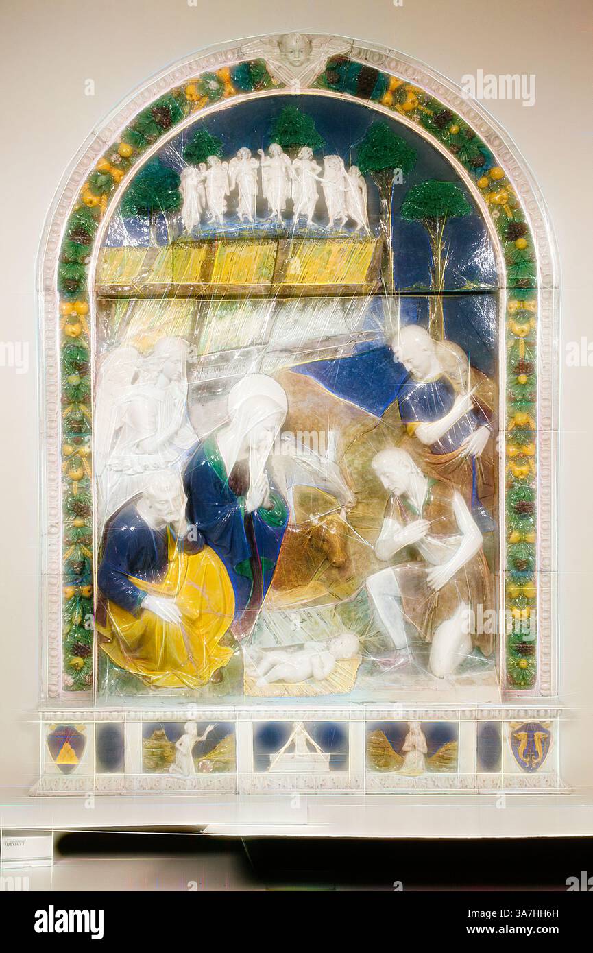 Una rappresentazione serena del presepe con Maria, Giuseppe e Gesù bambino, circondato da angeli ed elementi pastorali. Lo sfondo ornato comprende alberi e paesaggi montani, che esaltano l'atmosfera spirituale e tranquilla di questo evento di grande rilievo: Arte classica con un tocco moderno reinventata da Artotop, Adorazione dei Pastori, circa 1520, Benedetto Buglioni e laboratorio, italiano, 1459/60-1520, Firenze, terracotta glinata Foto Stock