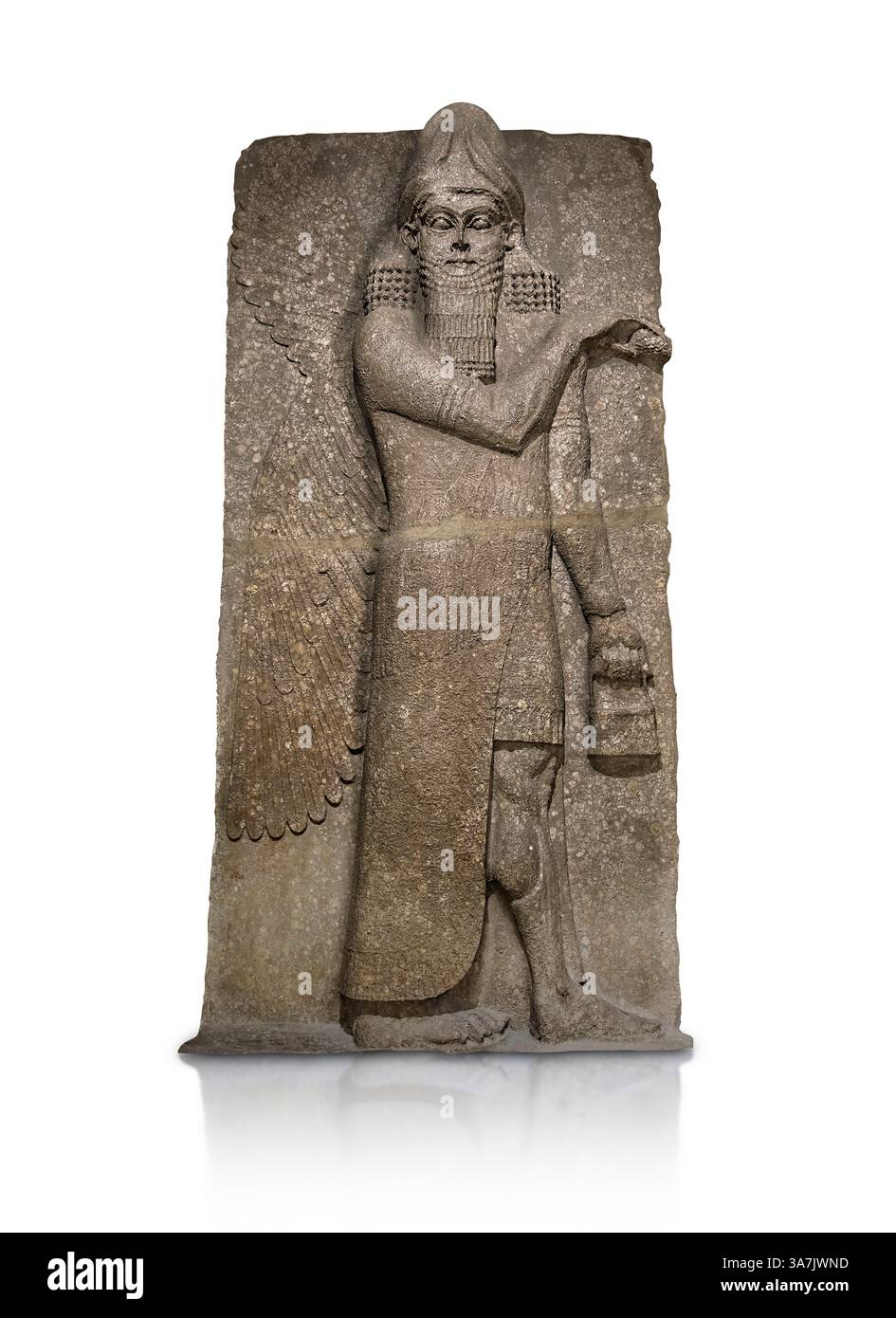Scultura assira di uno spirito genetico protettivo alato dalla testa umana. 710-705 a.C. Sargon II regnò, Khorsabad, British Museum. Sfondo bianco. Foto Stock