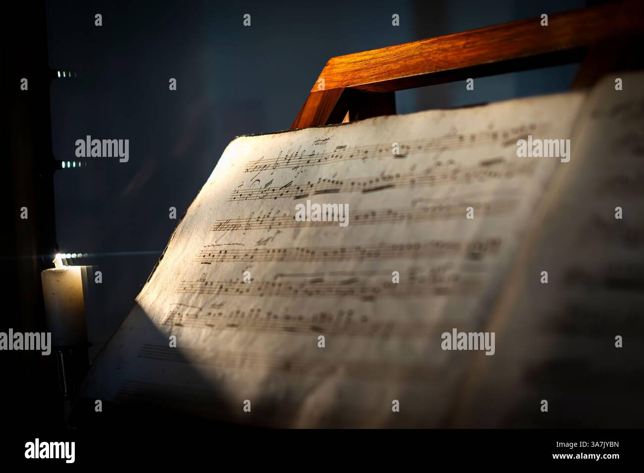 Spartiti musicali originali e pentagrammi scritti a mano da Niccolò Paganini. Foto Stock