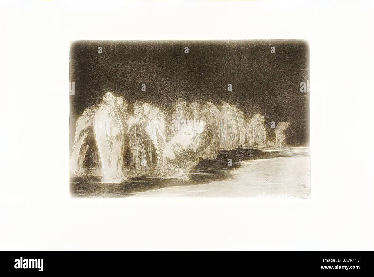 Una linea di figure spettrali, ricoperte di abiti scorrevoli, si muove in processione spettrale attraverso un paesaggio aspro, evocando un senso di quieto mistero e di riflesso cupo., arte classica con un tocco moderno reinventata da Artotop, c'è qualcosa sotto il sacco, cioè non si può giudicare un uomo dai suoi vestiti, piatto otto di Los Proverbios, 1815/24, Francisco José de Goya y Lucientes, spagnolo, 1746-1828, acqua cotta cotta e bruciata Foto Stock
