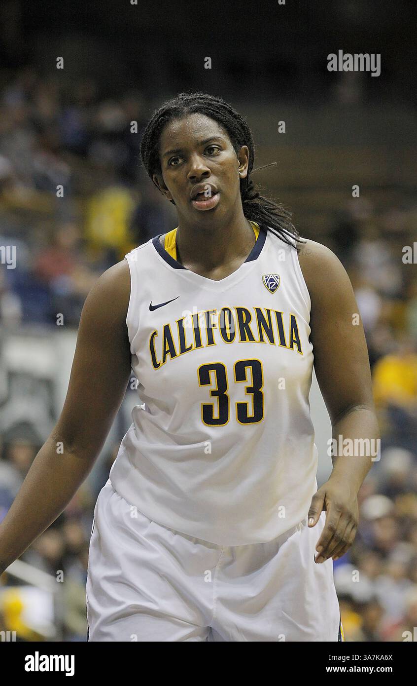 21 dicembre 2012 - Berkeley, CA, usa - 21 dicembre 2012 durante la partita di pallacanestro femminile NCAA tra University of Kansas Jayhawk vs California Golden Bears,33 C Talia Caldwell of Cal presso Hass Pavilion Berkeley California(Credit Image: © Thurman James/Cal Sport Media/ZUMAPRESS.com) Foto Stock