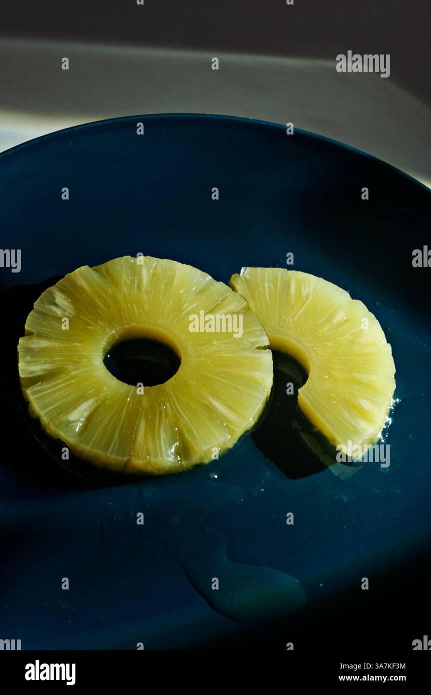 Fette di ananas biologico dal frutteto sulla costa spagnola. Foto Stock