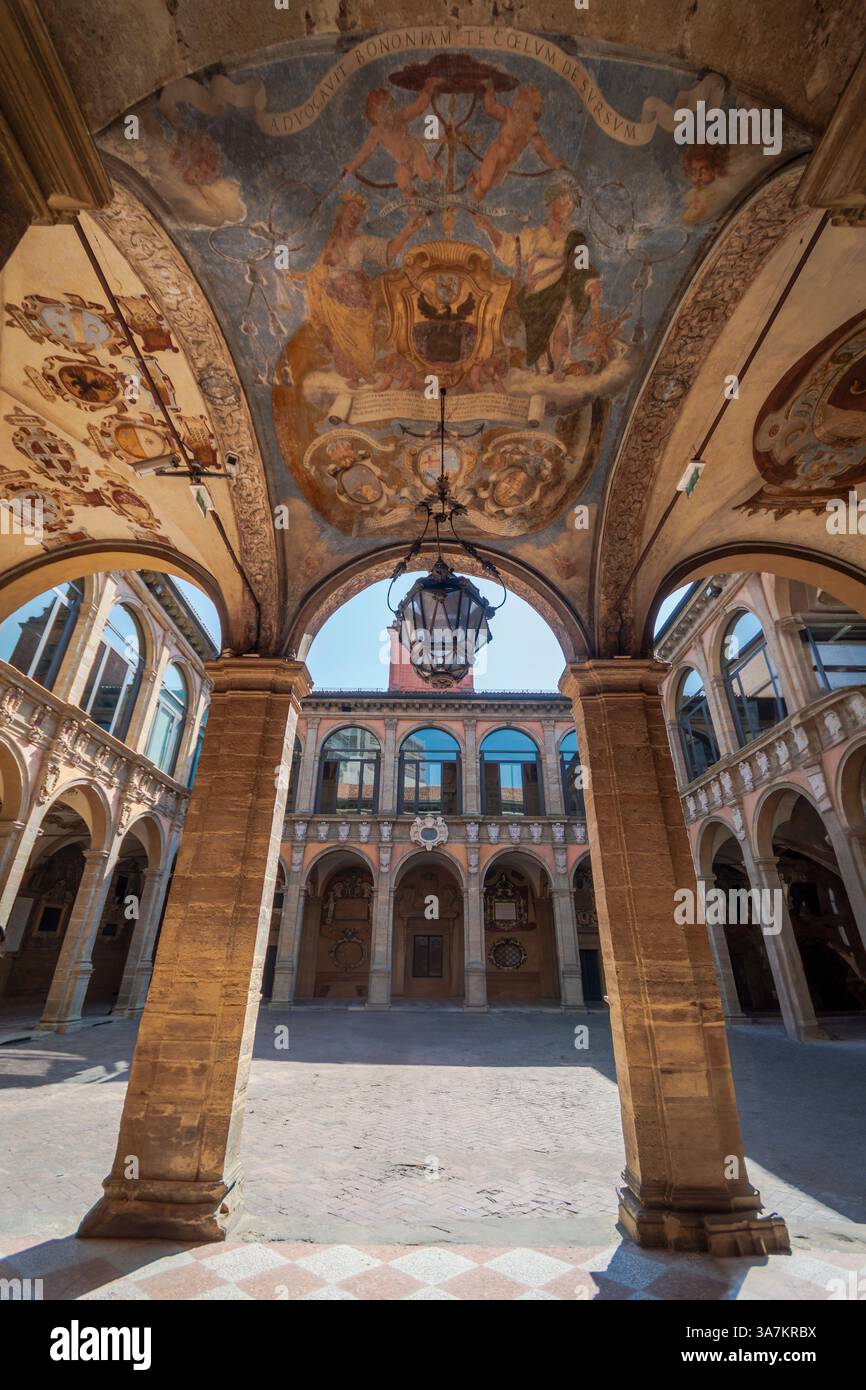 Bologna, Italia. L'Alma Mater Studiorum, l'Università di Bologna, fondata nel 1088, è considerata l'università più antica del mondo. Foto Stock
