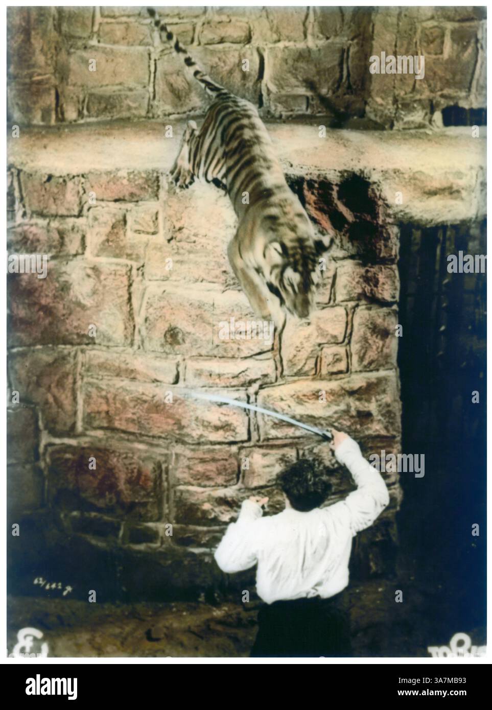 Escena de la película El Tigre de Esnapur, dirigida por Richard Eichberg (1888-1952). Año 1938. Foto Stock