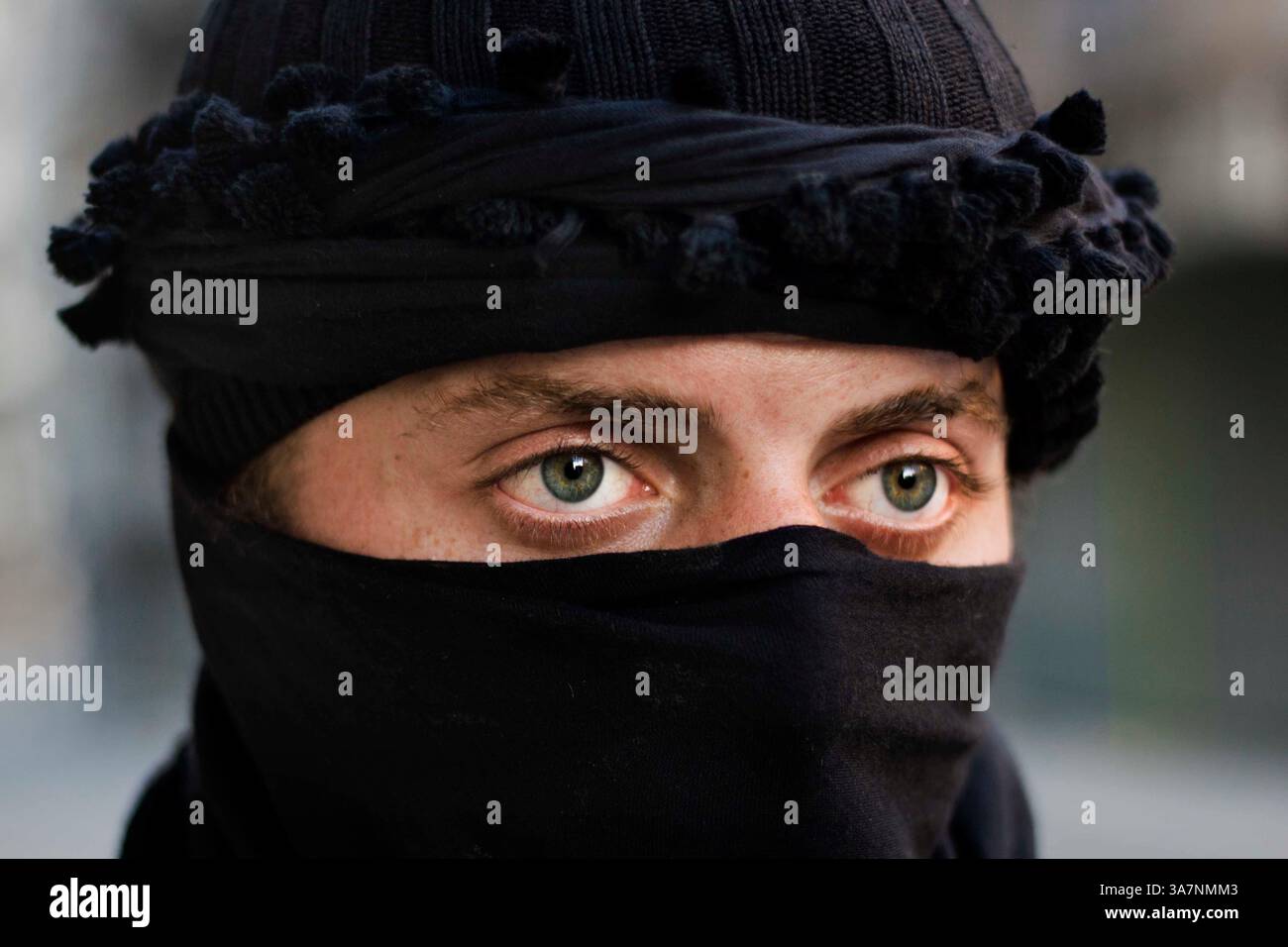 5 dicembre 2012 - Aleppo, Siria - soldato libero dell'esercito siriano nel quartiere di Bustan al Pasha. I migliori diplomatici statunitensi e russi terranno un incontro giovedì con l'inviato di pace delle Nazioni Unite per la Siria, segnalando nuove speranze di una svolta internazionale per porre fine alla guerra civile di 21 mesi del paese arabo. (Immagine di credito: © Pau Rigol/ZUMAPRESS.com) Foto Stock
