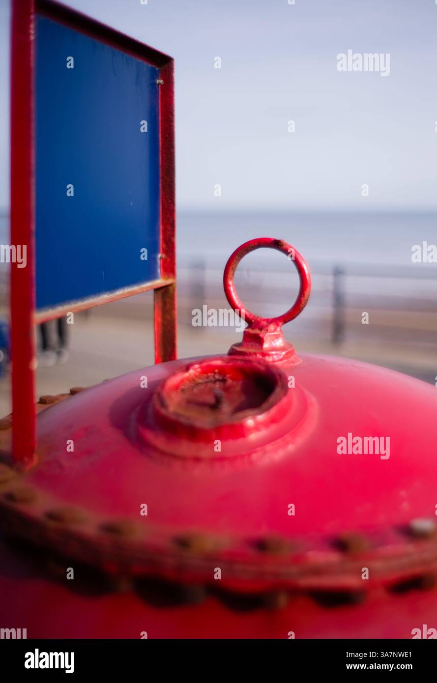 Profondità di campo estremamente limitata su un anello di miniere di mare a Filey Foto Stock