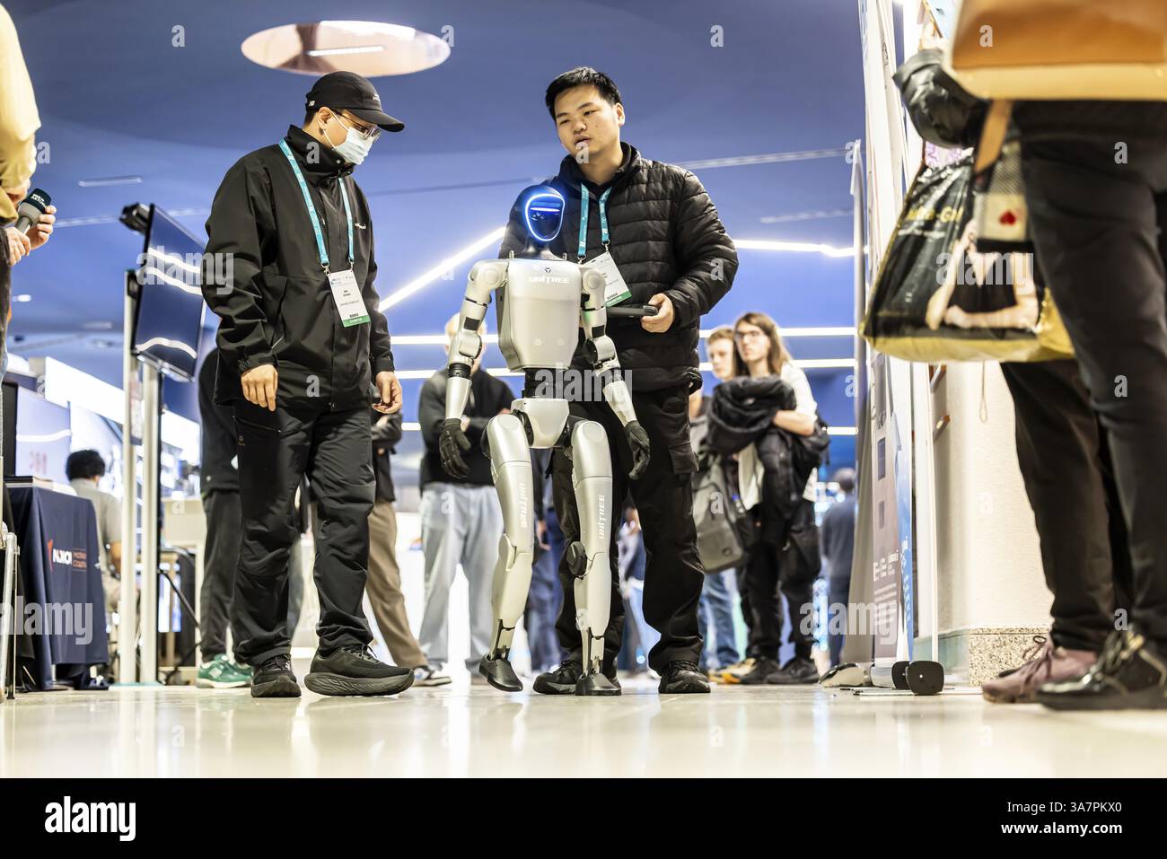 Unitree H1, H1-2, il primo robot umanoide della compagnia cinese Unitree. European Robotics Forum (ERF) di Stoccarda. L'evento di networking porta t Foto Stock