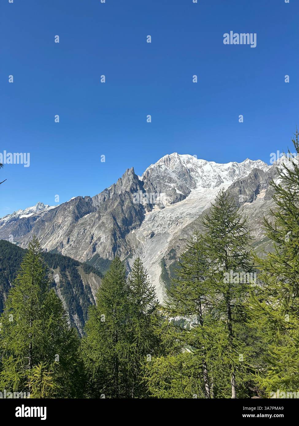 vista montagna - Immagine stock catturata con smartphone