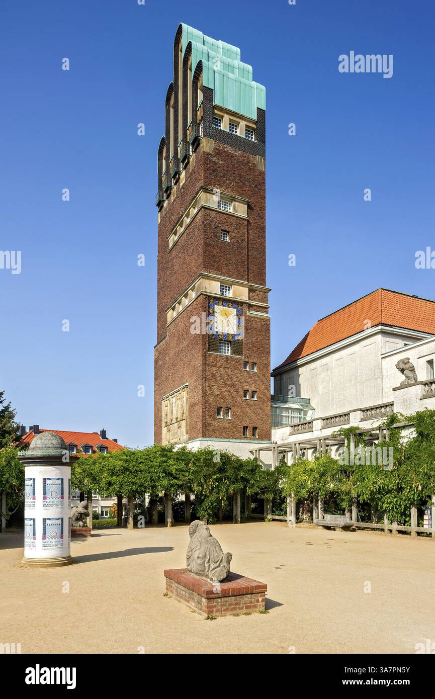 Torre, Torre per matrimoni di Joseph Maria Olbrich, pilastro pubblicitario, scultura Hass di Bernhard Hoetger, Art Nouveau, sito Patrimonio dell'Umanità dell'UNESCO, Mathild Foto Stock