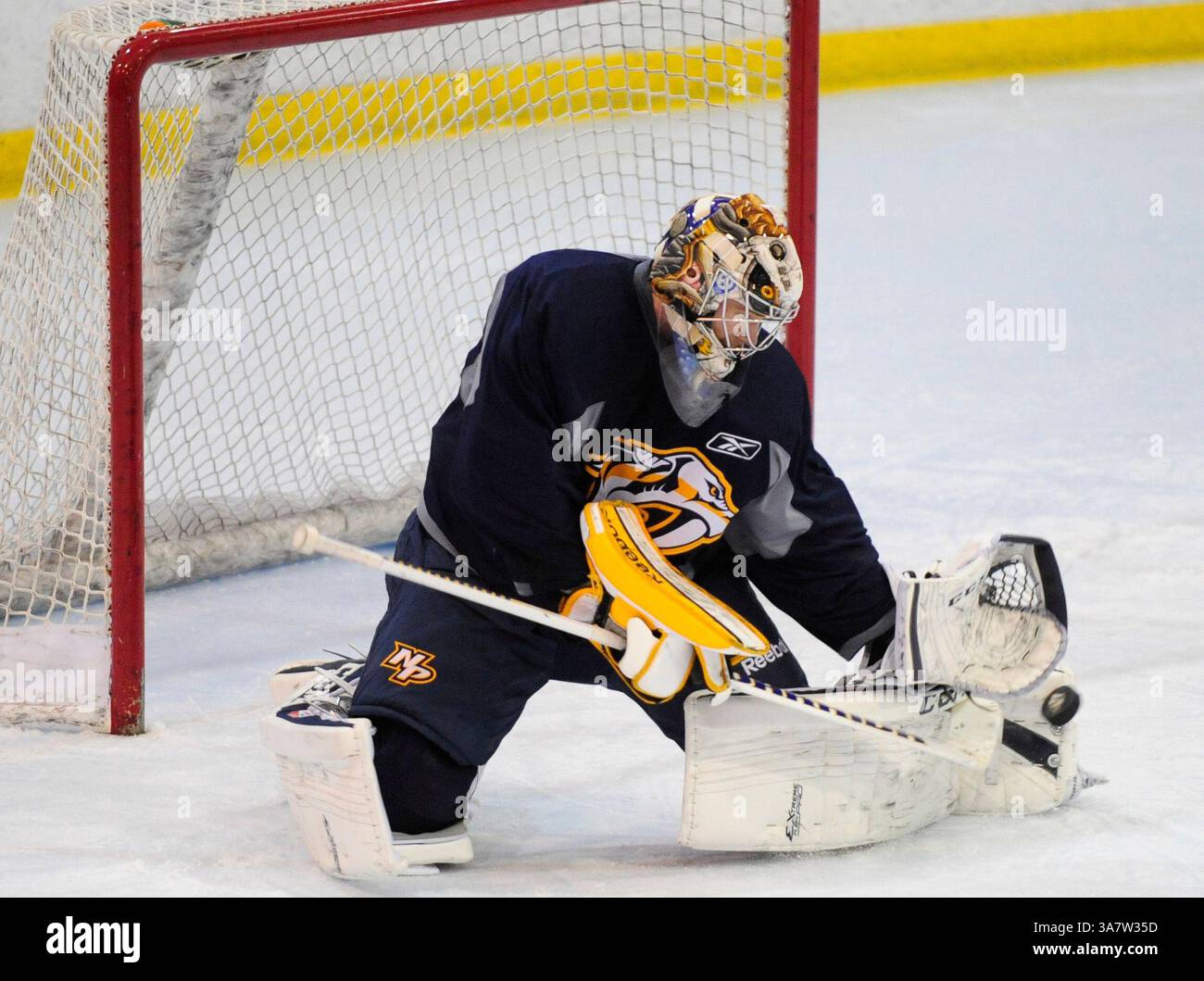 14 gennaio 2013 - Nashville, Tennessee, U. S - 14 gennaio 2013 - Nashville, Tn. Il portiere dei Nashville Predators PEKKA RINNE lavora al Nashville Predators Training Camp. (Immagine di credito: © Mike Strasinger/ZUMAPRESS.com) Foto Stock