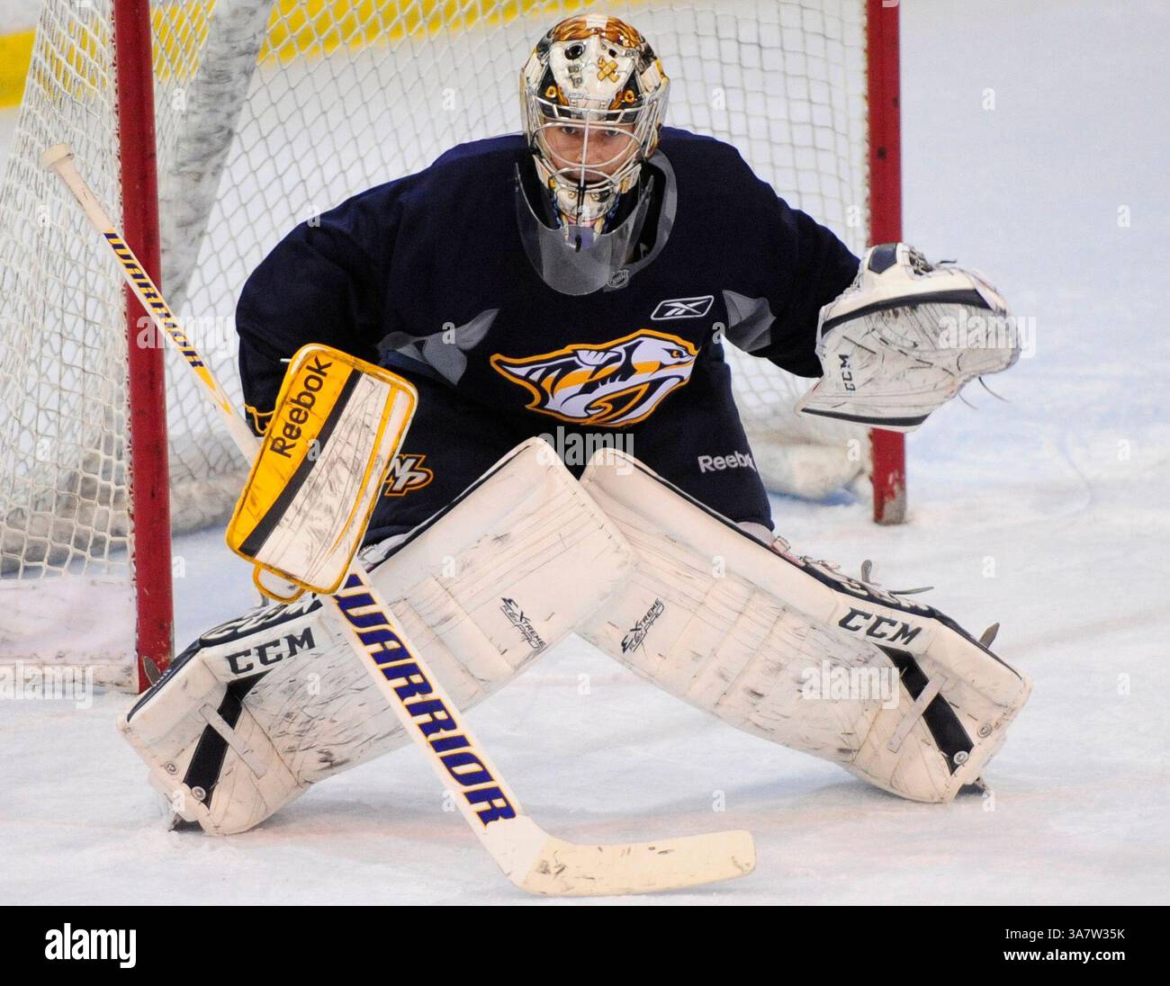 14 gennaio 2013 - Nashville, Tennessee, U. S - 14 gennaio 2013 - Nashville, Tn. Il portiere dei Nashville Predators PEKKA RINNE lavora al Nashville Predators Training Camp. (Immagine di credito: © Mike Strasinger/ZUMAPRESS.com) Foto Stock