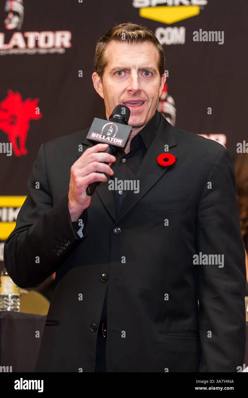 2 novembre 2012 - Toronto, Ontario, Canada - MICHAEL C. WILLIAMS (ring announcer) alla conferenza stampa post-combattimento durante l'evento Bellator Fighting Championship 79 al Casino Rama. (Immagine di credito: © Darren Eagles/ZUMAPRESS.com) Foto Stock