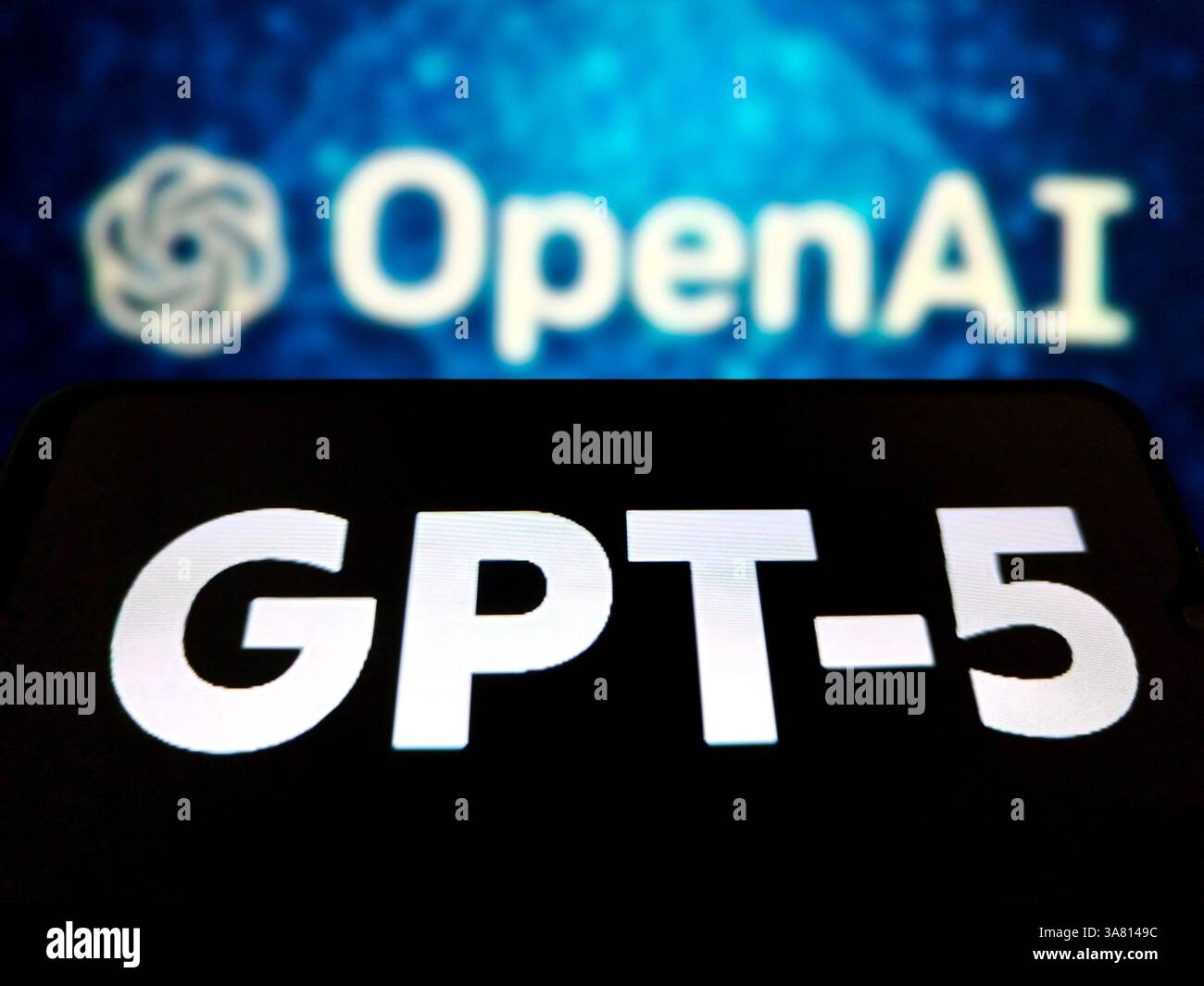 SUQIAN, CINA - 28 MARZO 2025 - un'illustrazione mostra il LOGO GPT-5 visualizzato su uno smartphone con il LOGO OpenAI sullo sfondo di Suqian, Jian Foto Stock