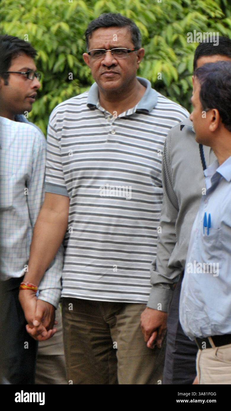 NUOVA DELHI, INDIA - 6 MAGGIO: Membro sospeso del Consiglio ferroviario Mahesh Kumar dopo essere stato prodotto lunedì lunedì presso il tribunale di Patiala House dal CBI di nuova Delhi in relazione a un caso di corruzione. (Foto di K Asif/India Today Group) *** didascalia locale *** Mahesh Kumar (immagine di credito: © India Today/ZUMAPRESS.com) Foto Stock