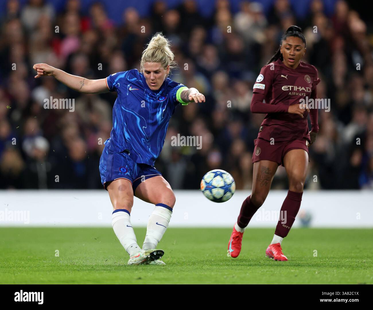 Londra, Regno Unito. 27 marzo 2025. Millie Bright del Chelsea durante la partita di UEFA Women's Champions League allo Stamford Bridge di Londra. Il credito per immagini dovrebbe essere: David Klein/Sportimage Credit: Sportimage Ltd/Alamy Live News Foto Stock