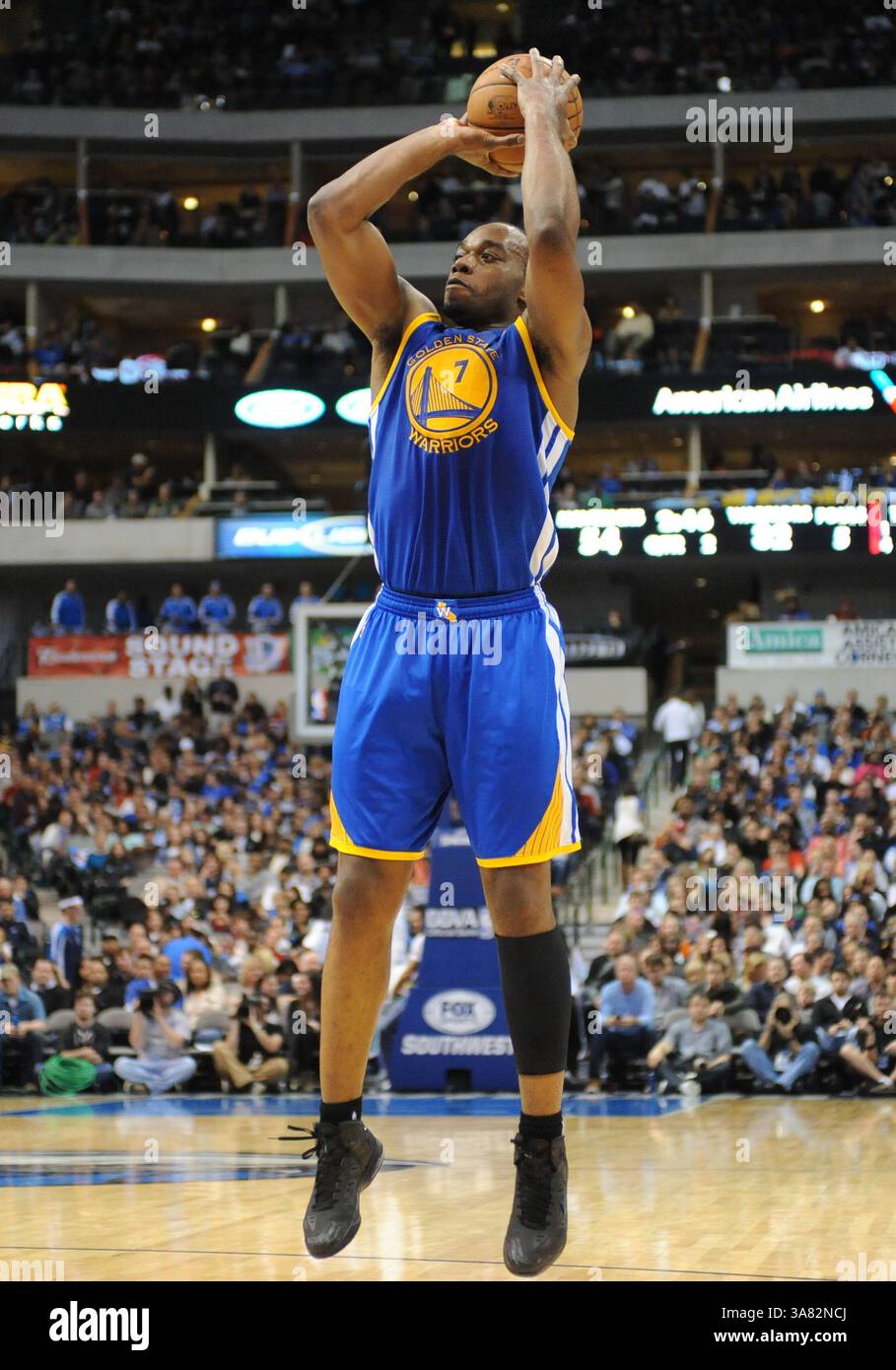 9 febbraio 2013: Il potente attaccante dei Golden State Warriors Carl Landry #7 fa un salto nel campo dell'NBA tra i Golden State Warriors e i Dallas Mavericks all'American Airlines Center di Dallas, Texas Dallas ha sconfitto il Golden State 116-91(Credit Image: © Albert pena/Cal Sport Media/ZUMAPRESS.com) Foto Stock