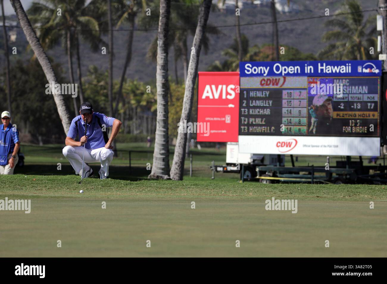 13 gennaio 2013 - Honolulu, HI, USA - 13 gennaio 2013: Marc Leishman schiera il suo putt alla nona buca all'ultimo round del Sony Open al Waialae Country Club di Honolulu, HI. (Immagine di credito: © Andrew Lee/Cal Sport Media/ZUMAPRESS.com) Foto Stock