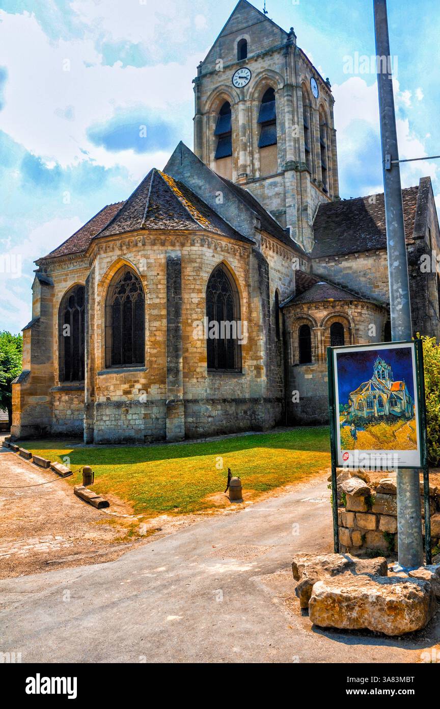 Vista della famosa chiesa dipinta da Van Gogh ad Auvers-sur-Oise, Francia Foto Stock