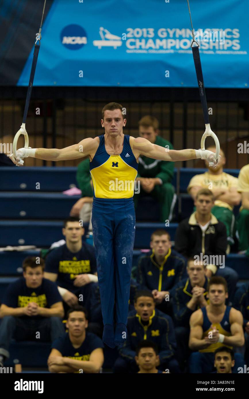 21 aprile 2013: Michigan Wolverines Jordan Gaarenstroom in azione sugli anelli durante le finali NCAA Men's Gymnastics Event 2013 alla Rec Hall di University Park, Pennsylvania. (Immagine di credito: © Chris Szagola/Cal Sport Media/ZUMAPRESS.com) Foto Stock