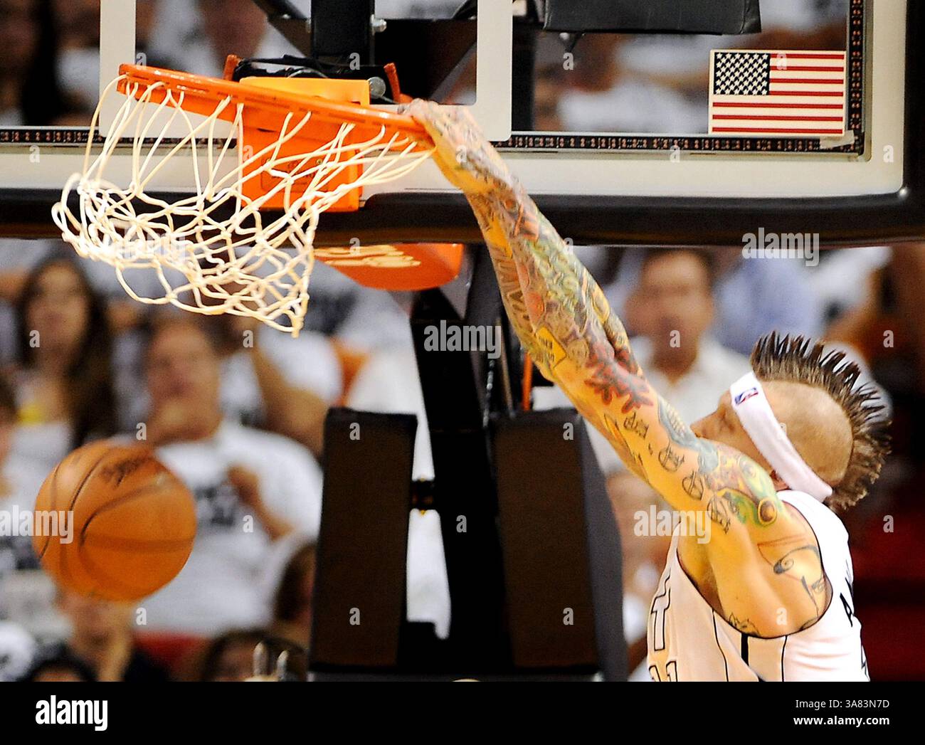 21 aprile 2013 - Miami, FL, Stati Uniti - Chris Andersen dei Miami Heat perde due punti nel terzo quarto di gara 1 dei playoff della Eastern Conference dell'NBA all'AmericanAirlines Arena di Miami, Florida, domenica 21 aprile 2013. (Immagine di credito: © Robert Duyos/MCT/ZUMAPRESS.com) Foto Stock