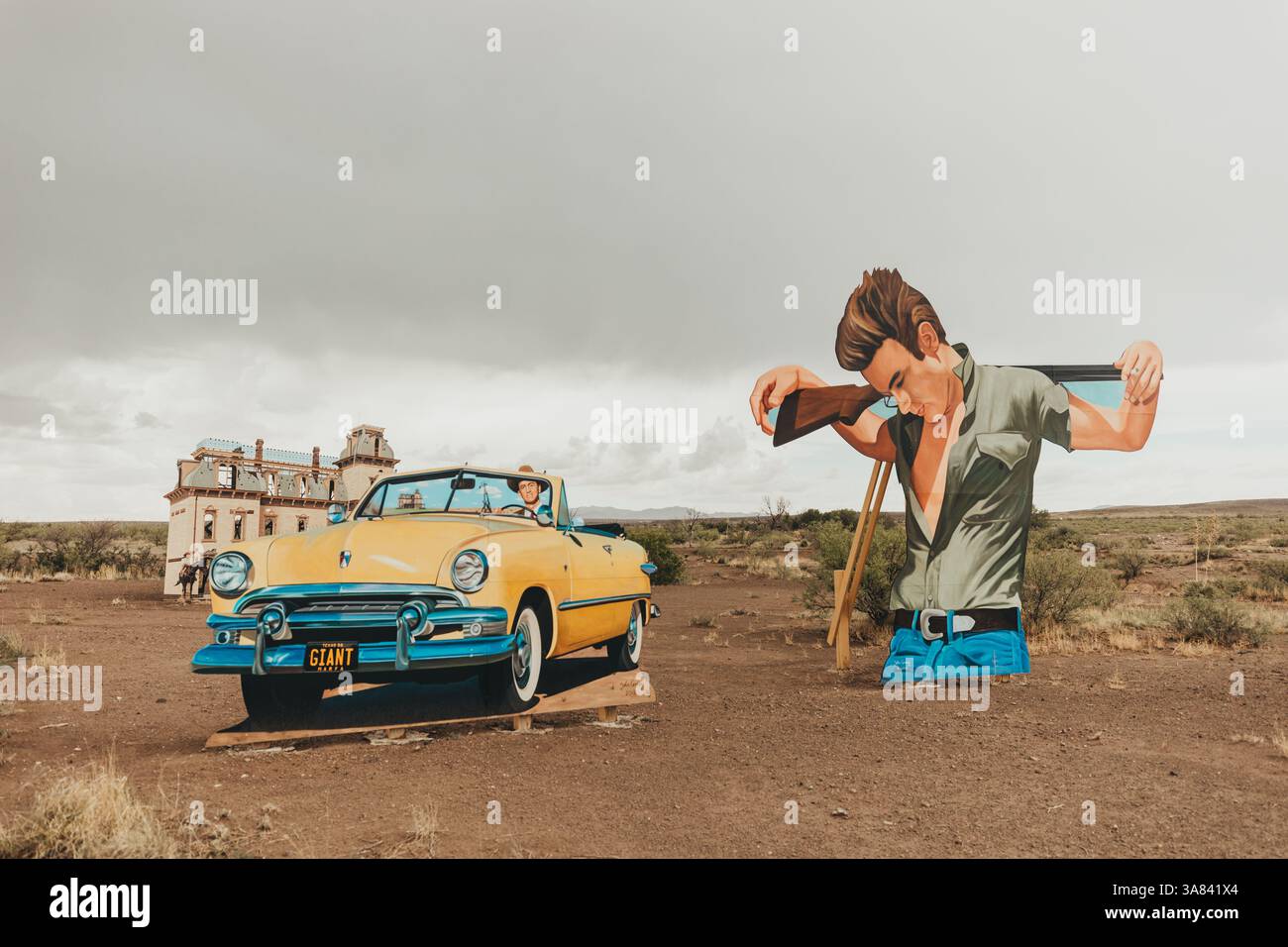 Omaggio al set cinematografico con ritagli da Giant vicino a Marfa, Texas Foto Stock