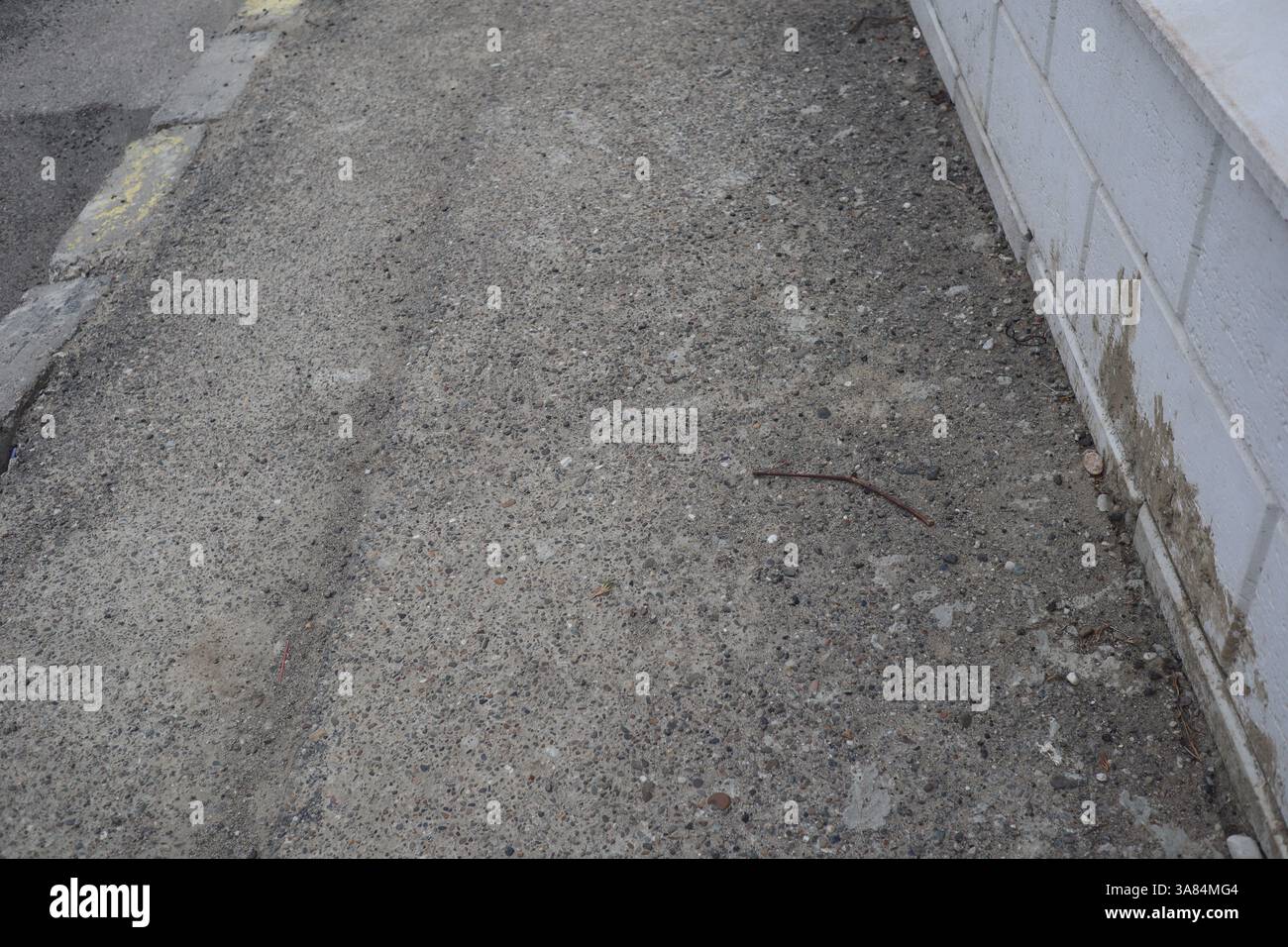 Strada pubblica degradata Foto Stock