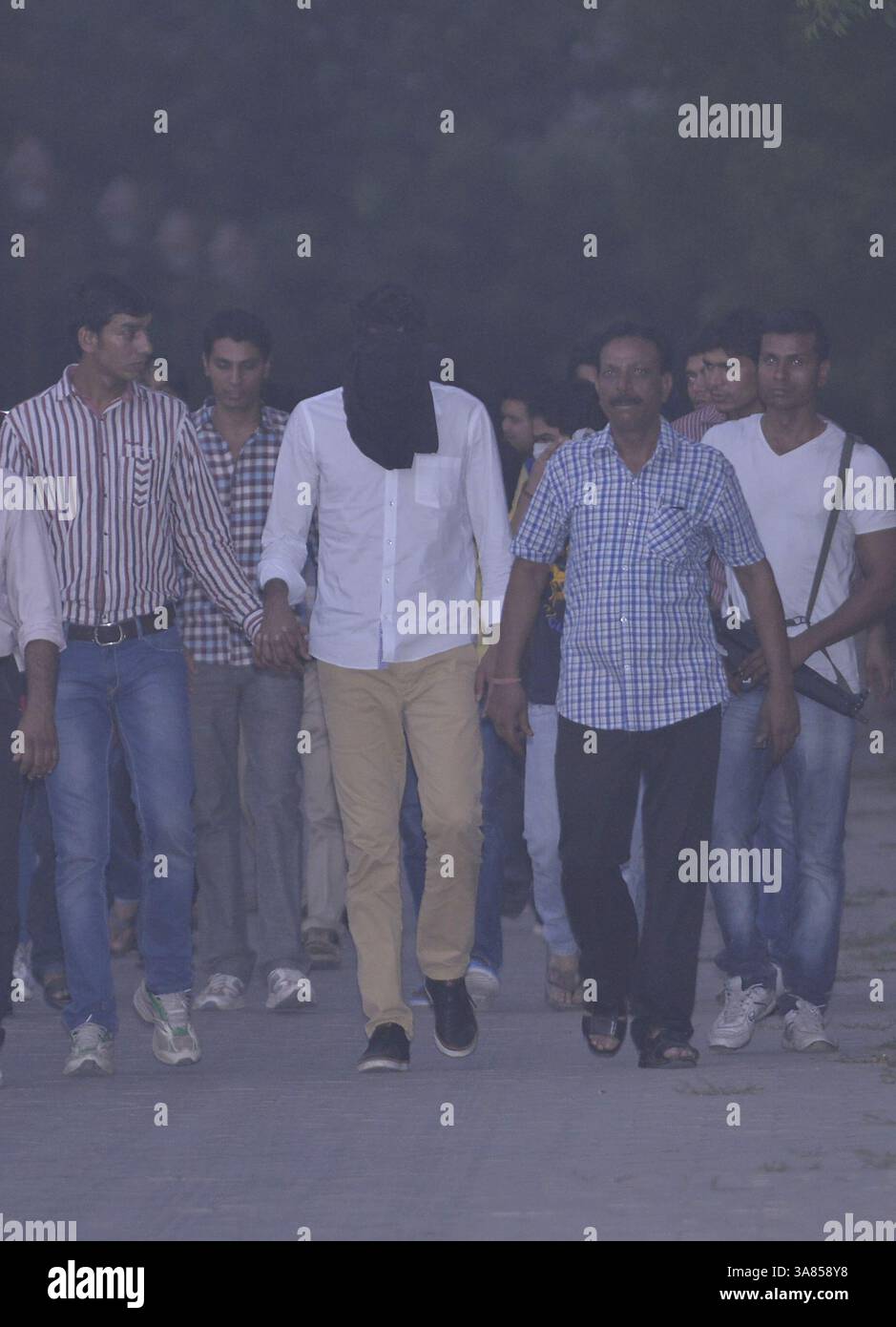 NUOVA DELHI, INDIA - 16 MAGGIO: S Sreesanth, Ankeet Chavan, Ajit Chandila e 11 librerie sono state prodotte presso la residenza del magistrato capo a nuova Delhi il 17 maggio 2013. (Immagine di credito: © India Today/ZUMAPRESS.com) Foto Stock