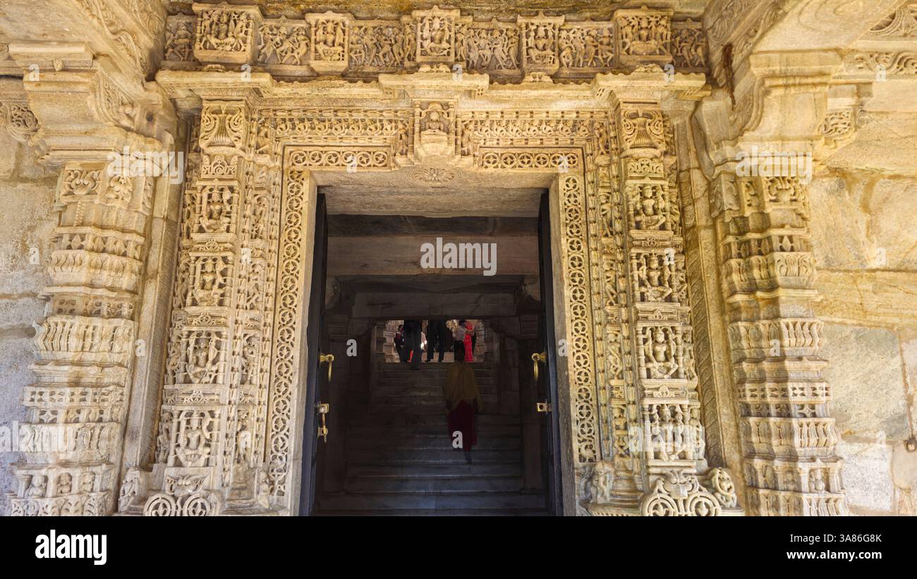Tempio di Ranakpur Jain (Chaturmukha Dharana Vihara), Ranakpur, Rajasthan, India Foto Stock