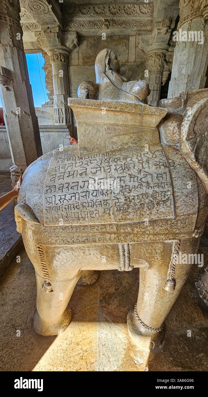 Tempio di Ranakpur Jain (Chaturmukha Dharana Vihara), Ranakpur, Rajasthan, India Foto Stock